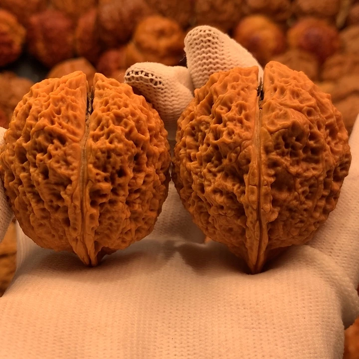 文玩核桃吊坠50……….