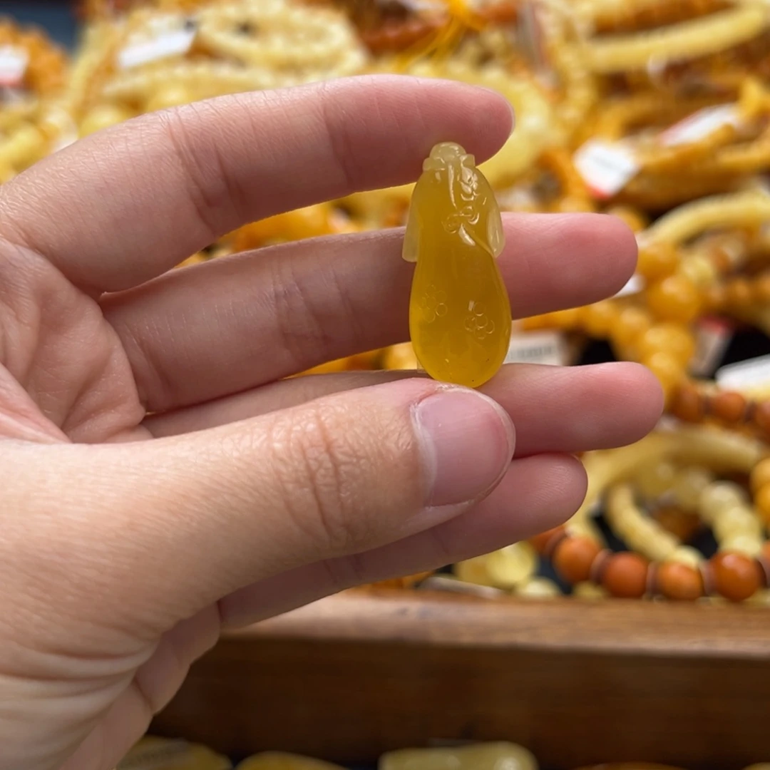 未镶嵌琥珀珠宝奇石