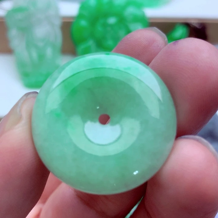 吊坠(不含链)未镶嵌翡翠