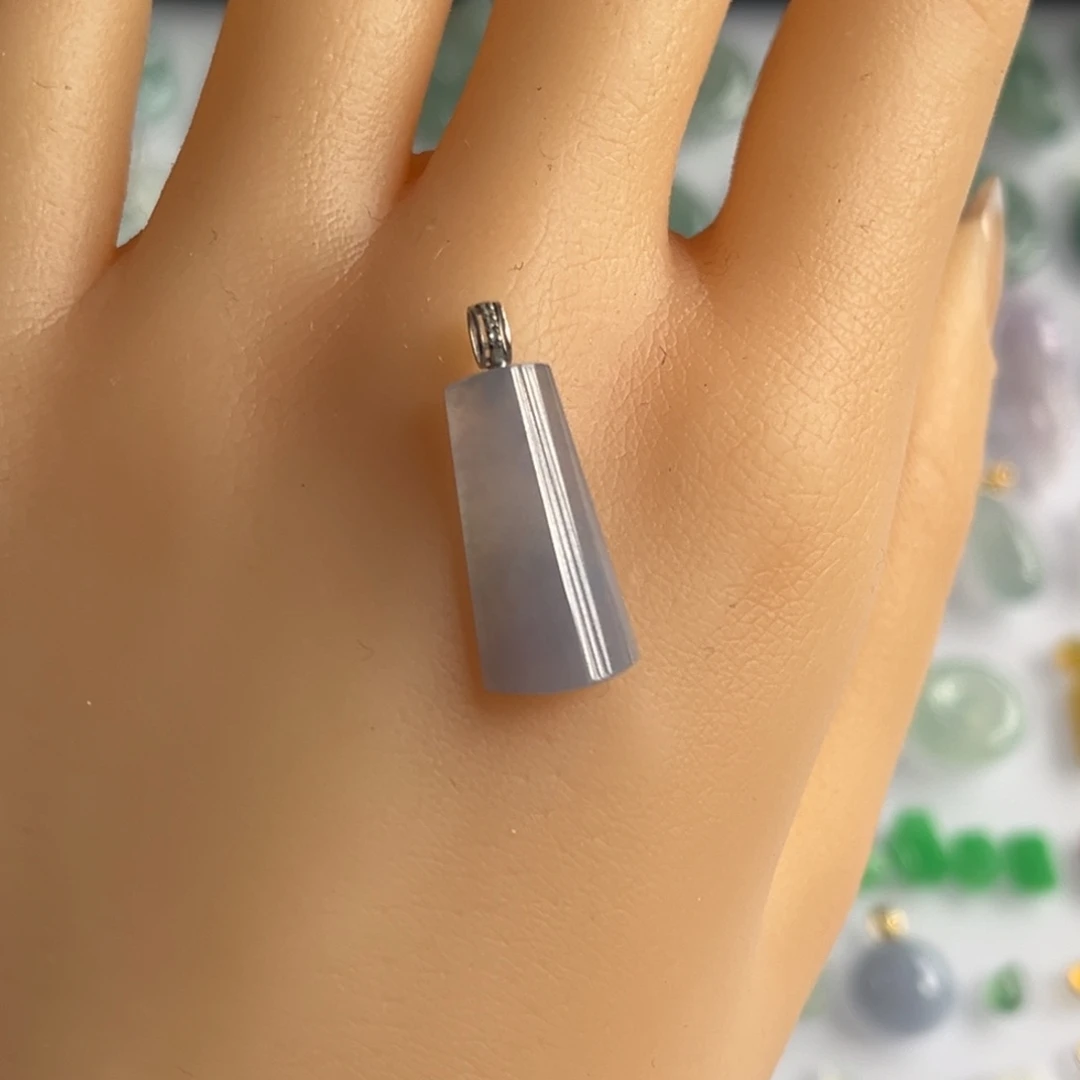 翡翠18K金镶嵌颈饰福利