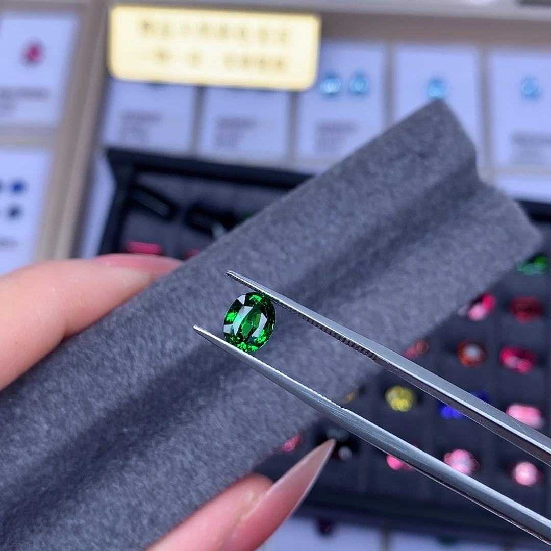 石榴石（沙弗莱）裸石未镶嵌1.55克拉卡扎尼