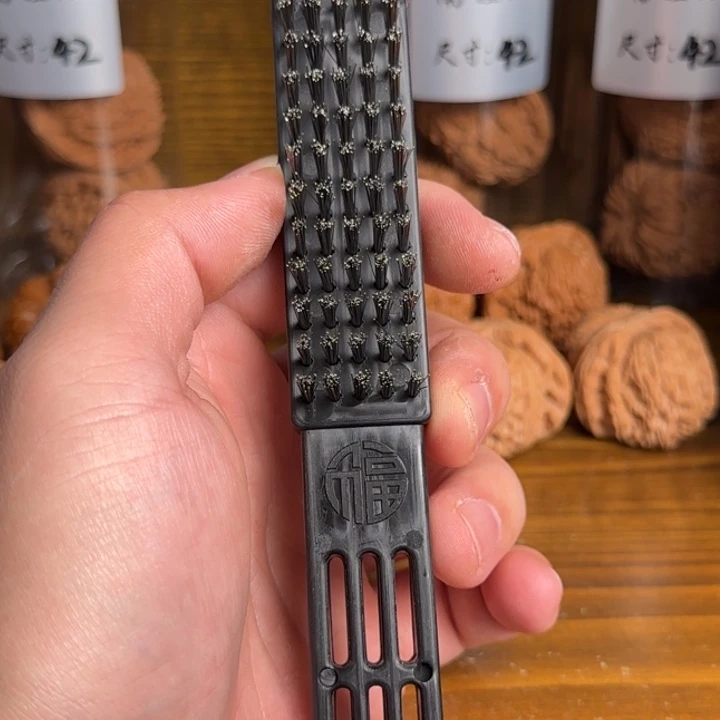 文玩核桃吊坠钢丝刷