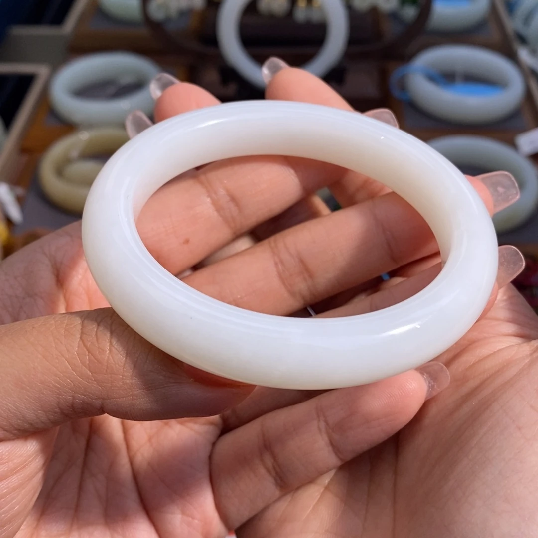 和田玉未镶嵌手镯