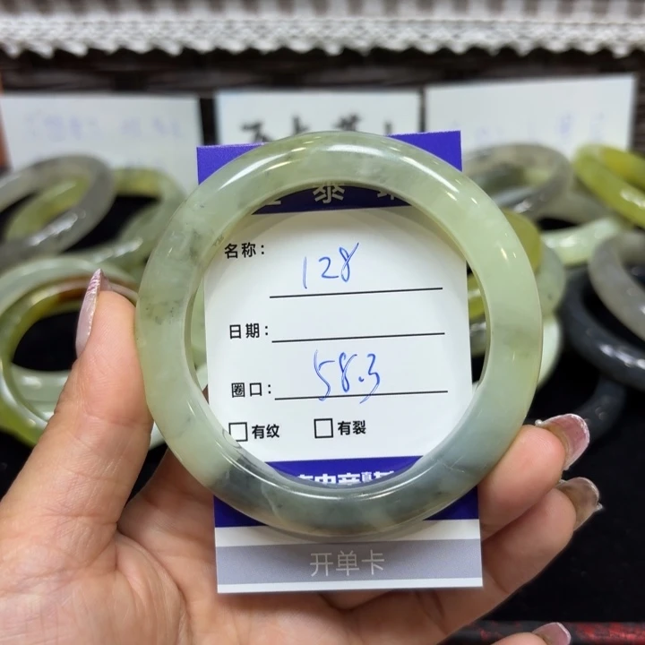 未镶嵌岫玉手镯天然