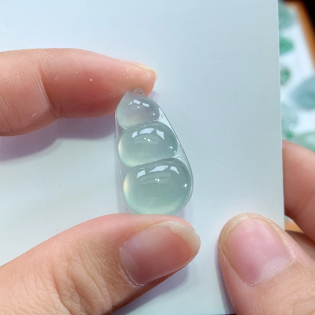 翡翠未镶嵌颈饰佛