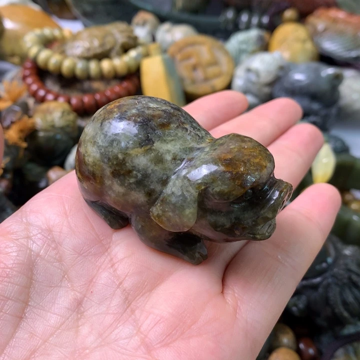 未镶嵌岫岩河磨玉（透闪石质玉）挂件