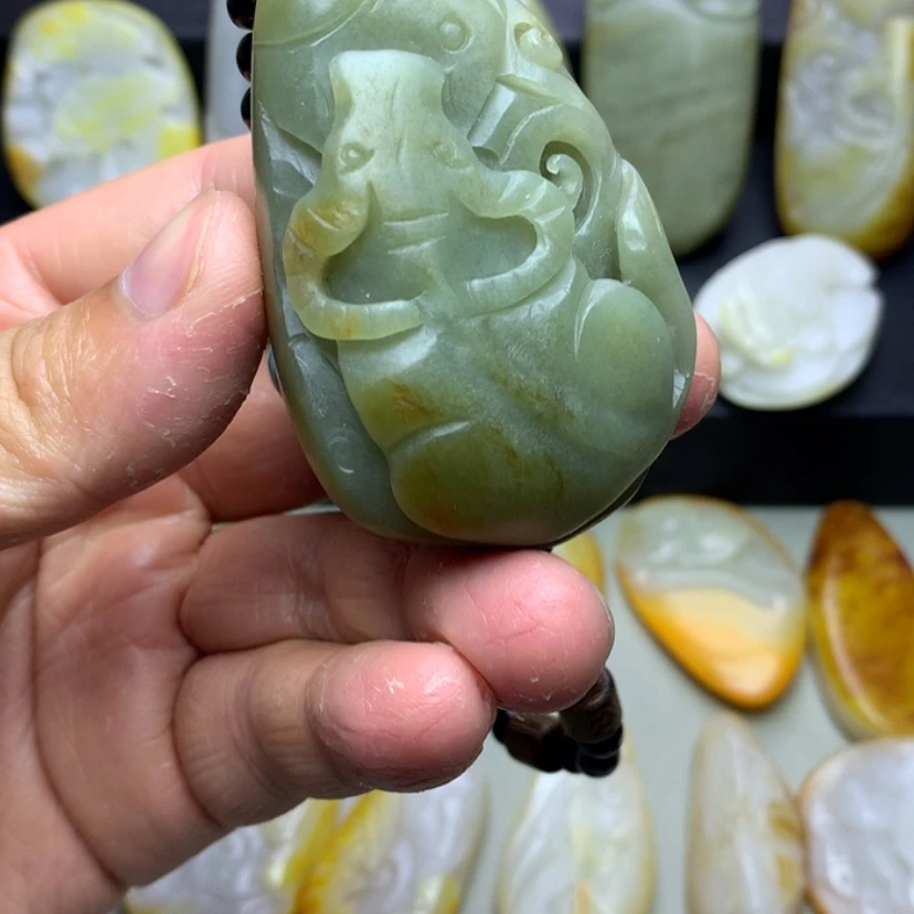 【闪购商品】颈饰未镶嵌和田玉（糖玉）