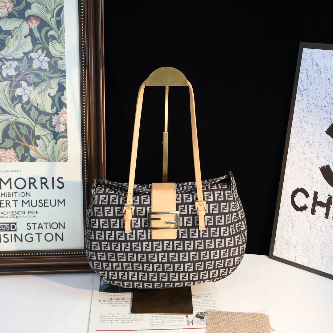 95新 FENDI/芬迪 Fendi元宝单肩包 K275JP
