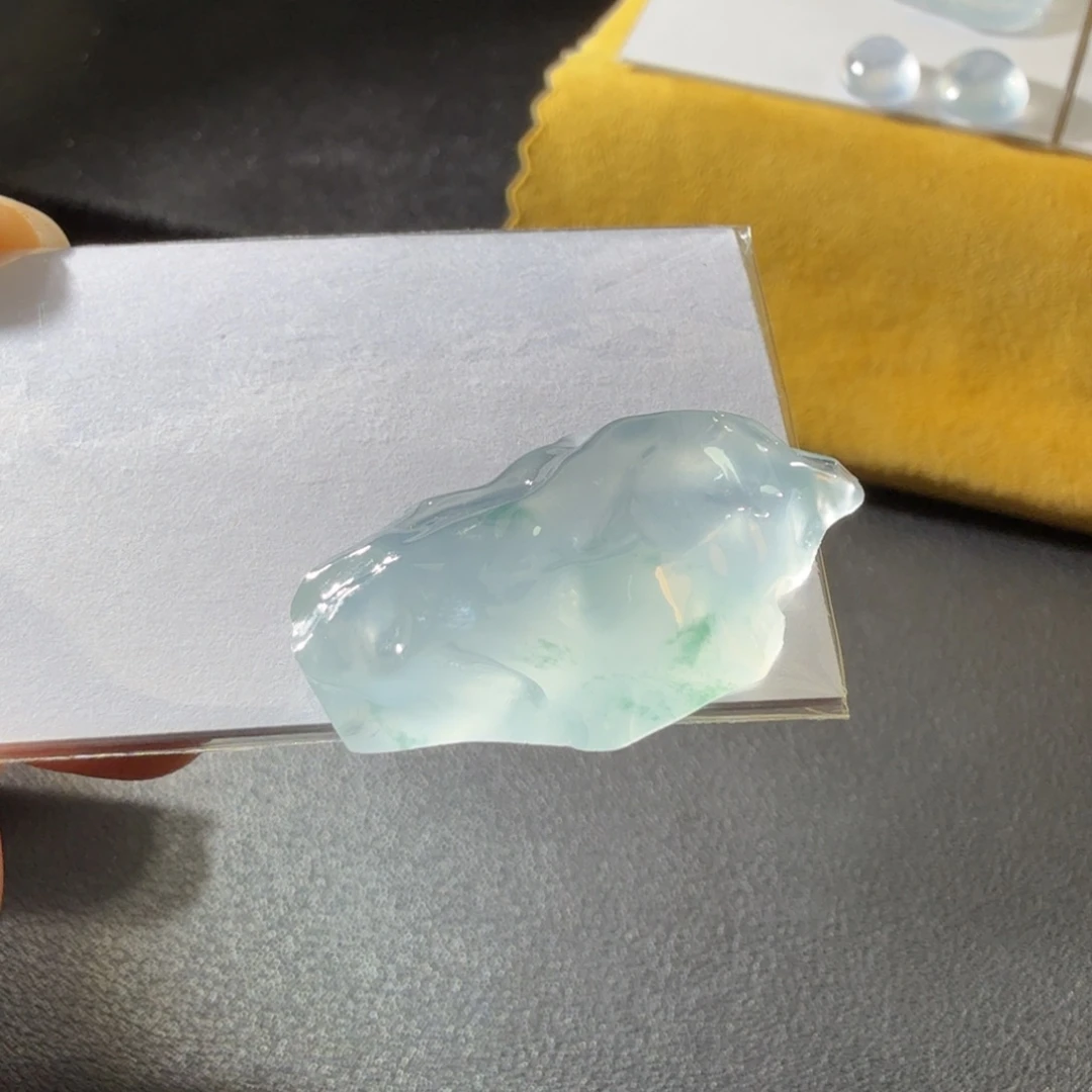 翡翠未镶嵌颈饰珠光宝气