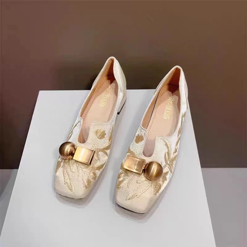 国风新中式方头粗跟单鞋2025新款大码软底旗袍鞋复古刺绣豆豆瓢鞋