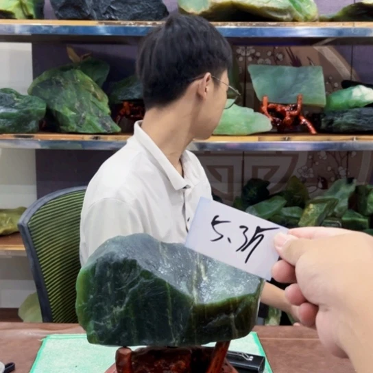 蛇纹石玉未镶嵌原石心**地
