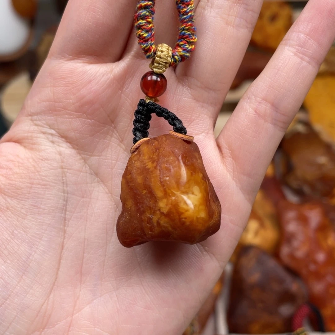 未镶嵌琥珀珠宝奇石
