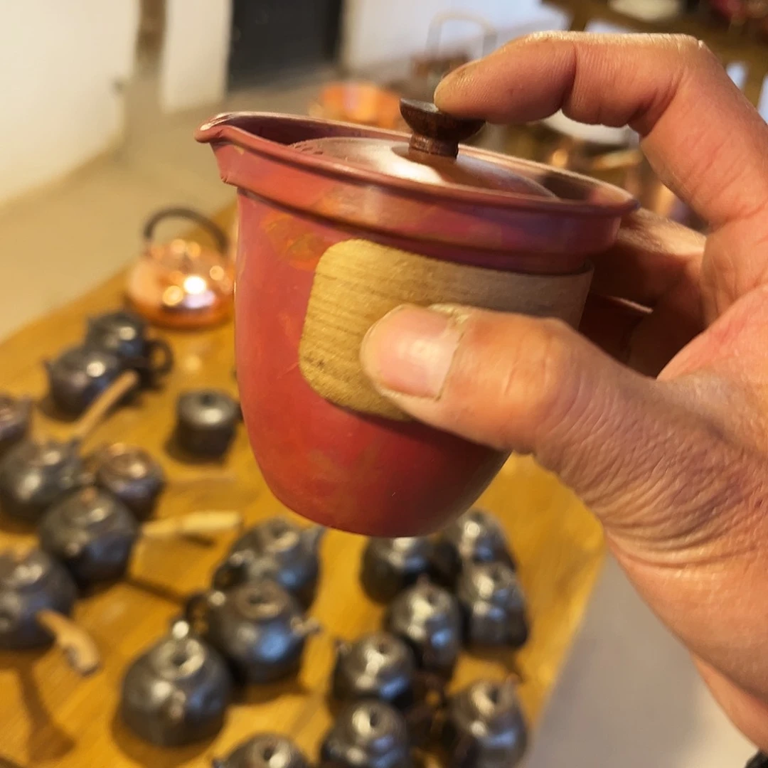 手抓壶手工锻打工艺