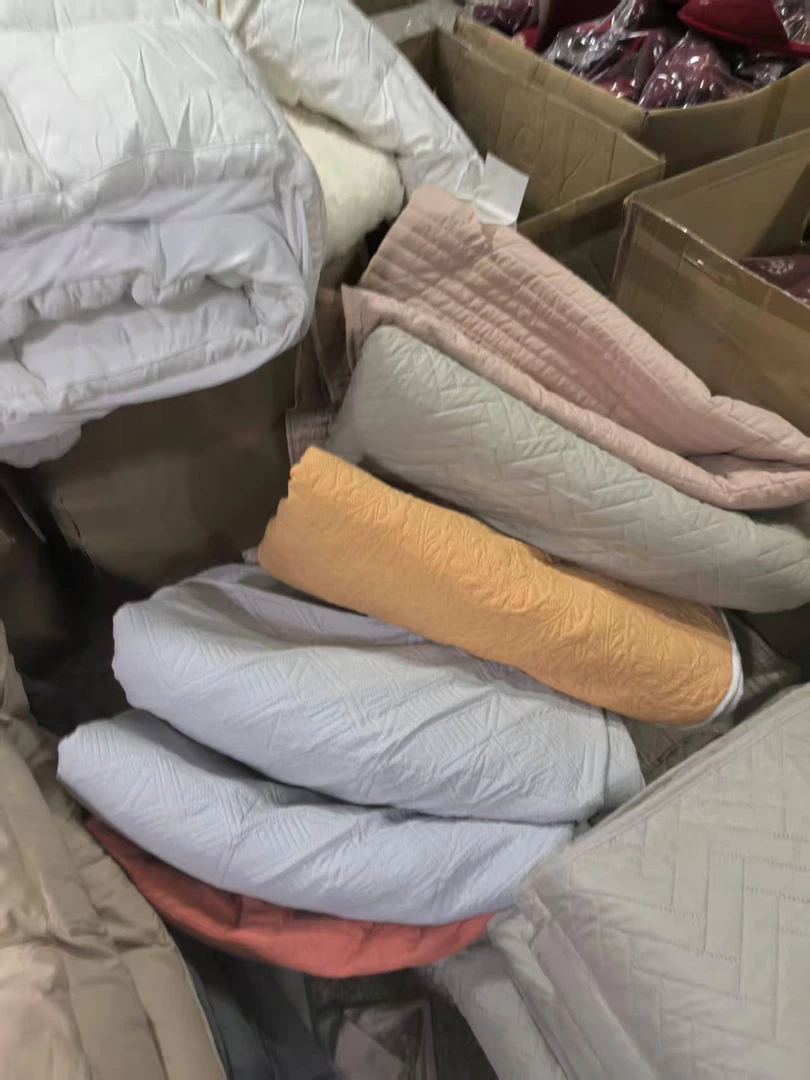 《厚广家》3楼230×260杂款化纤床盖 发1张 不挑色