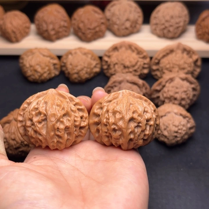 G***l文玩核桃吊坠44宫灯