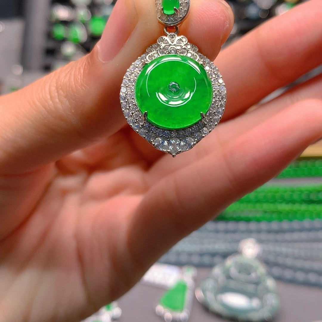 翡翠耳饰未镶嵌天然翡翠