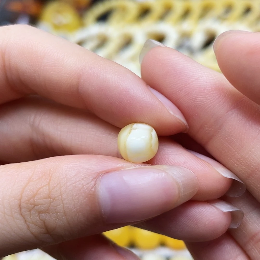 未镶嵌蜜蜡裸石老型8.3✖️7mm瑕