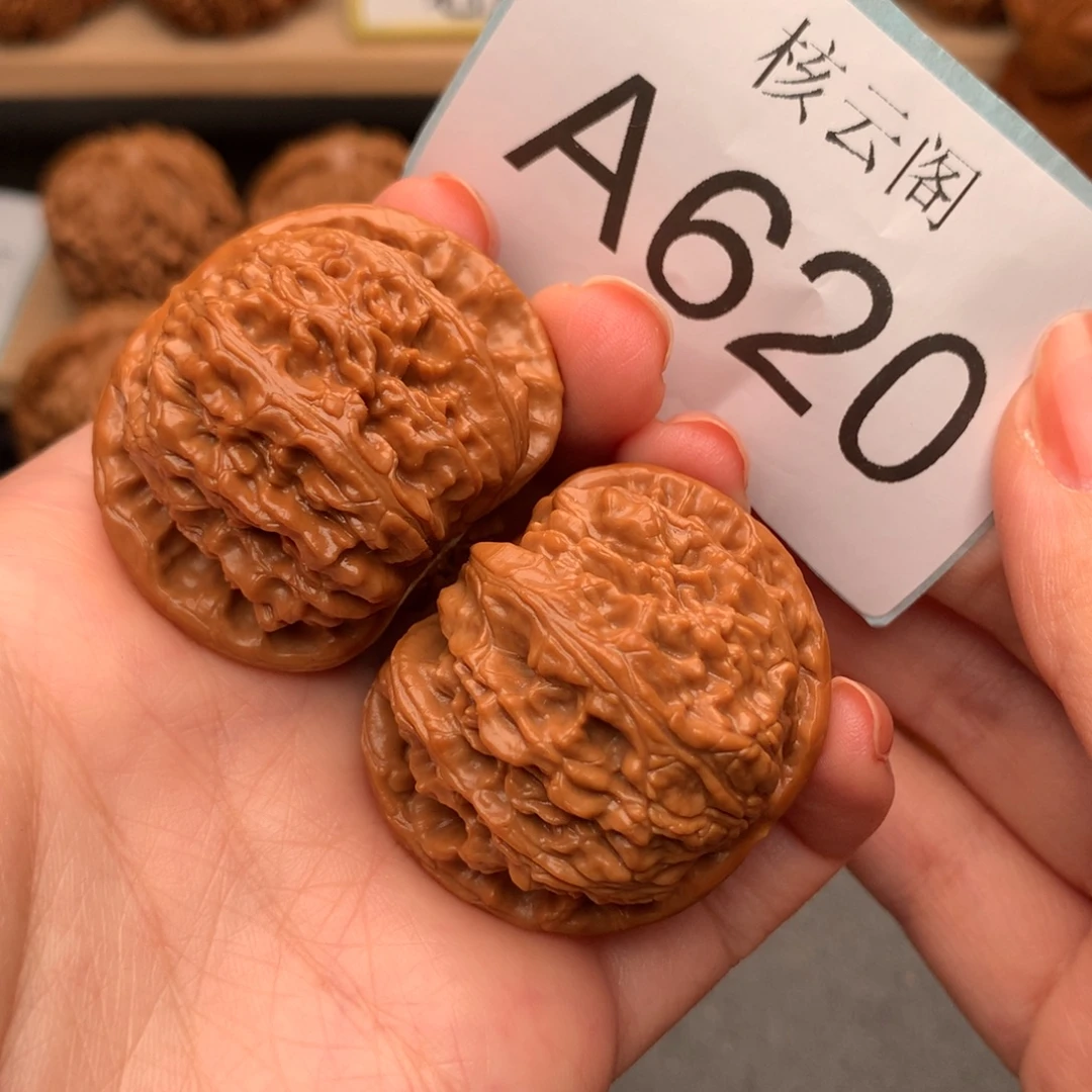 十***。文玩核桃把件40白狮子