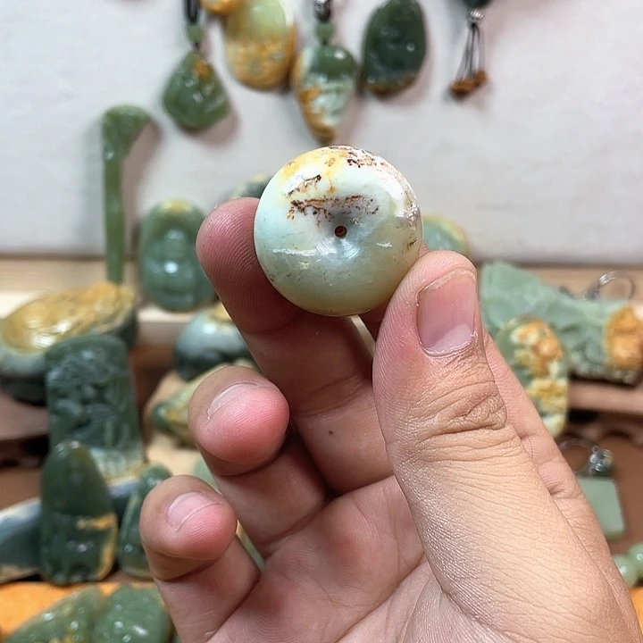 岫岩河磨玉（透闪石质玉）未镶嵌吊坠(不含链)