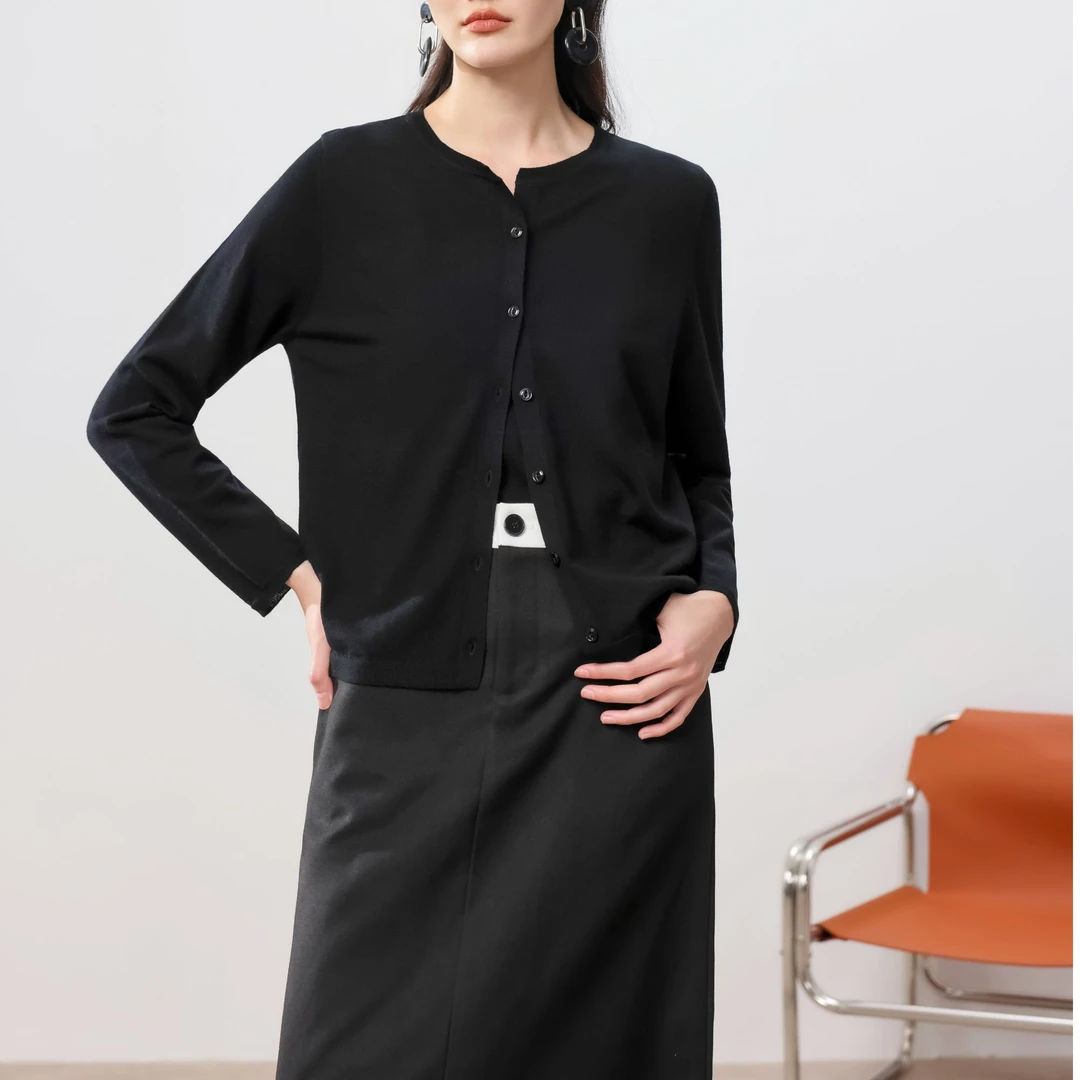 2310-新澳羊毛圆领开衫软糯叠穿简约慵懒感针织开衫女秋冬