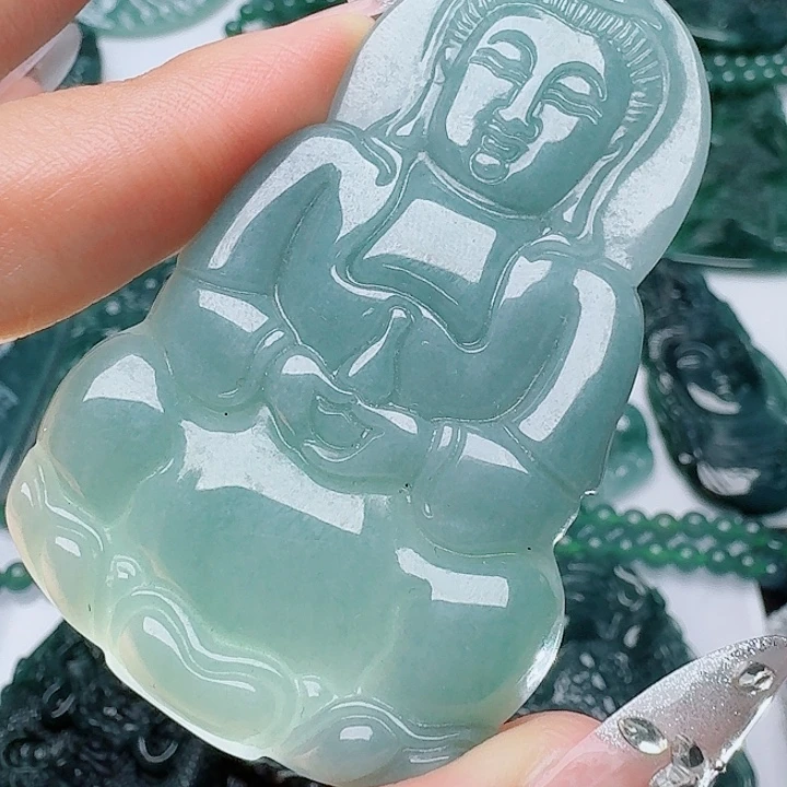 翡翠未镶嵌颈饰多样性发其一