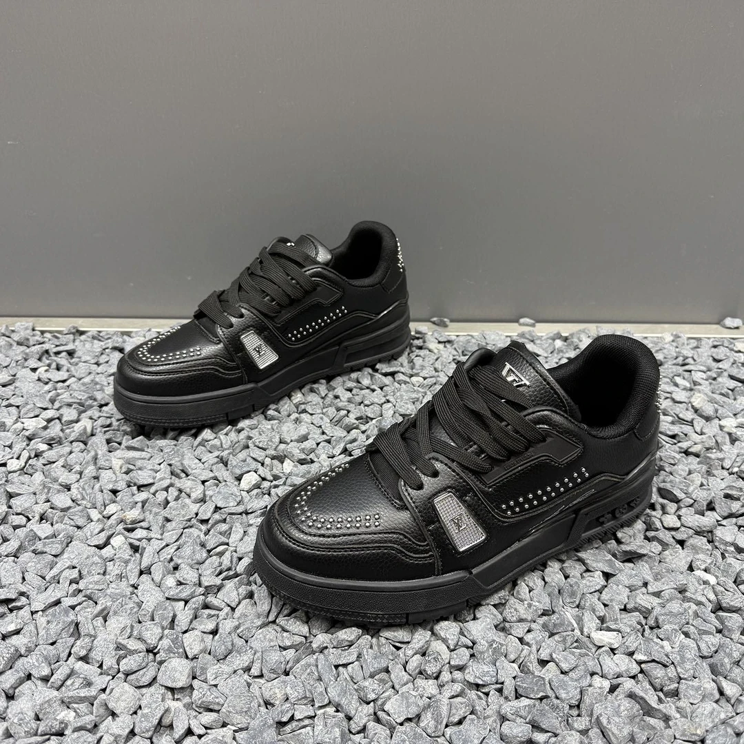 男鞋2025夏季新款百搭运动鞋情侣款大码鞋子轻便防滑男士透气板鞋