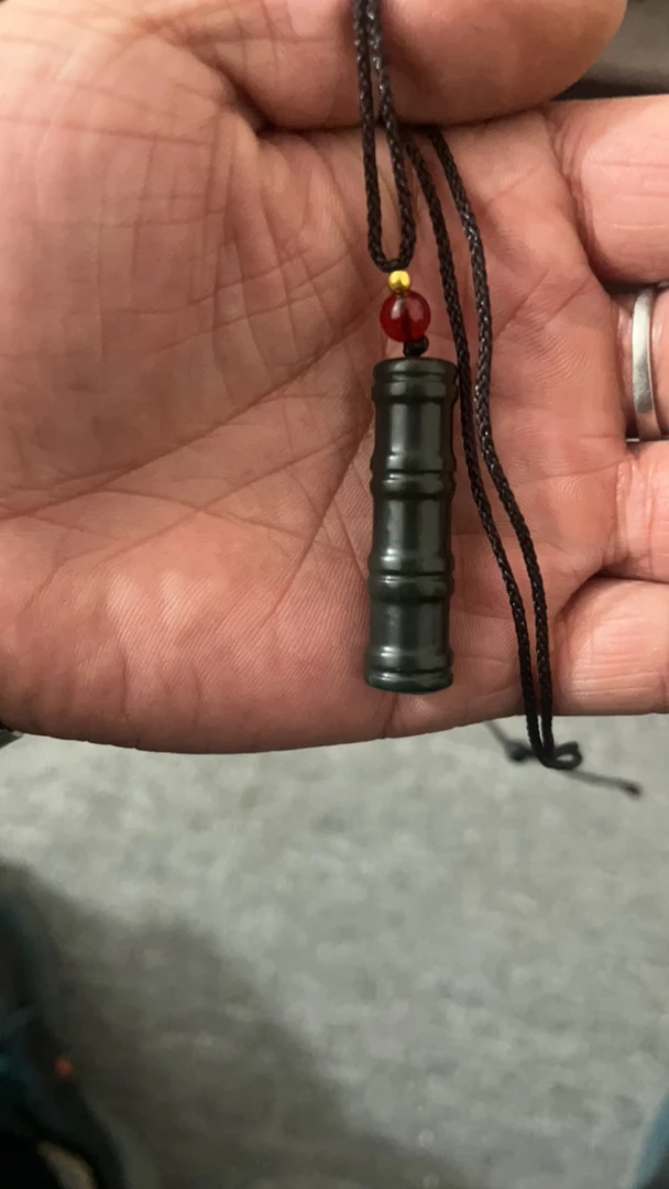 精美天然和田玉挂坠