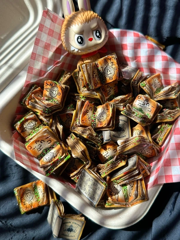 【小鱼仔预售】魔法书立体树脂食玩单色大概一个月