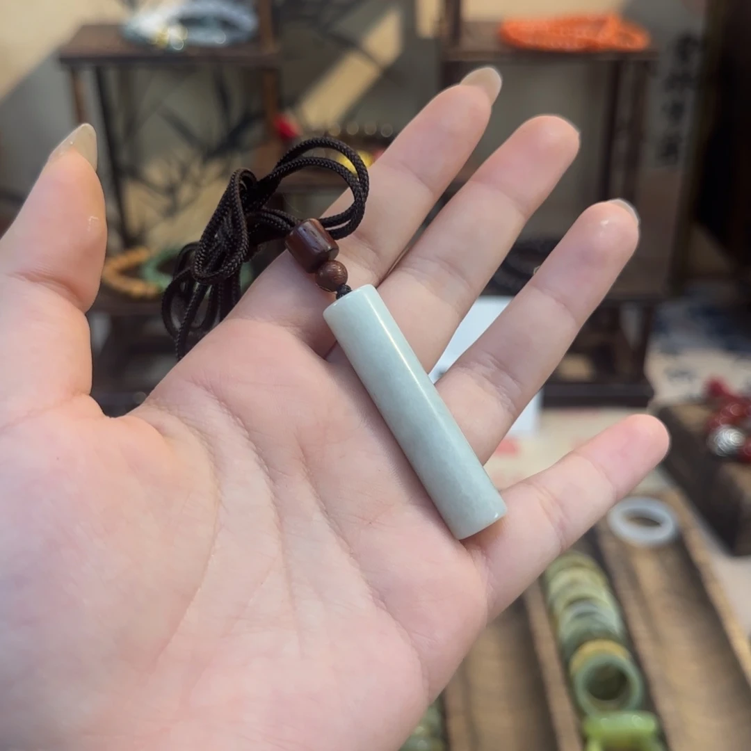 蛇纹石玉颈饰合金