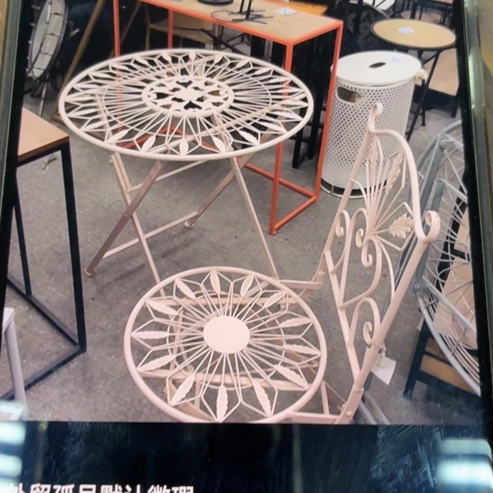 L***y发两个外贸孤品默认微瑕