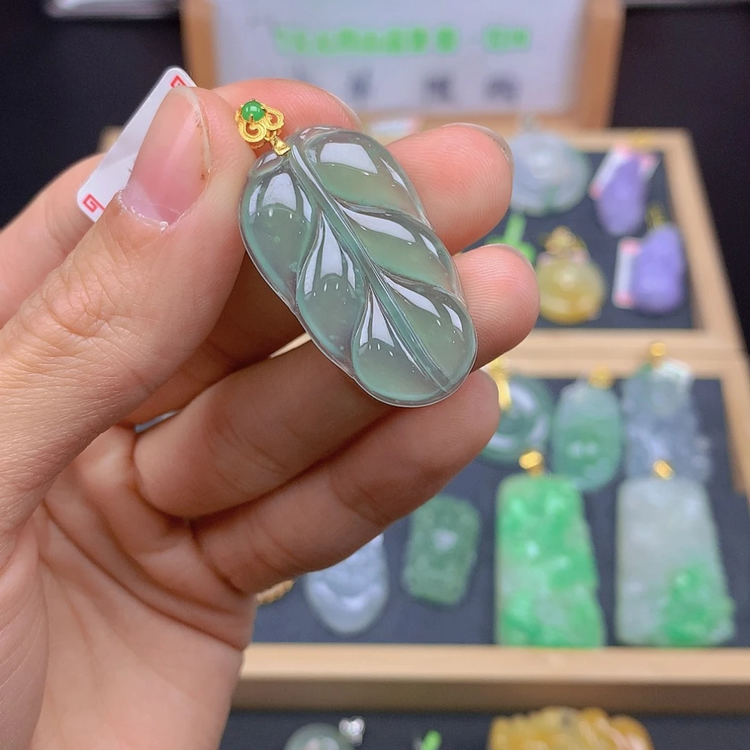 翡翠颈饰18K金镶嵌翡翠