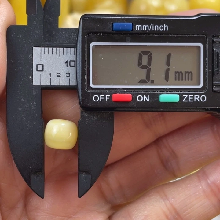 蜜蜡未镶嵌裸石36杂