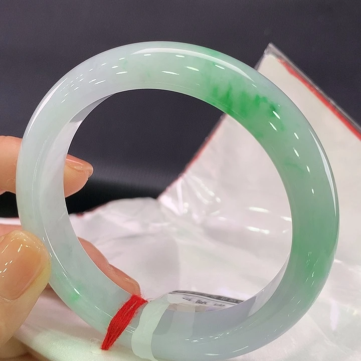 翡翠未镶嵌手镯正圈58