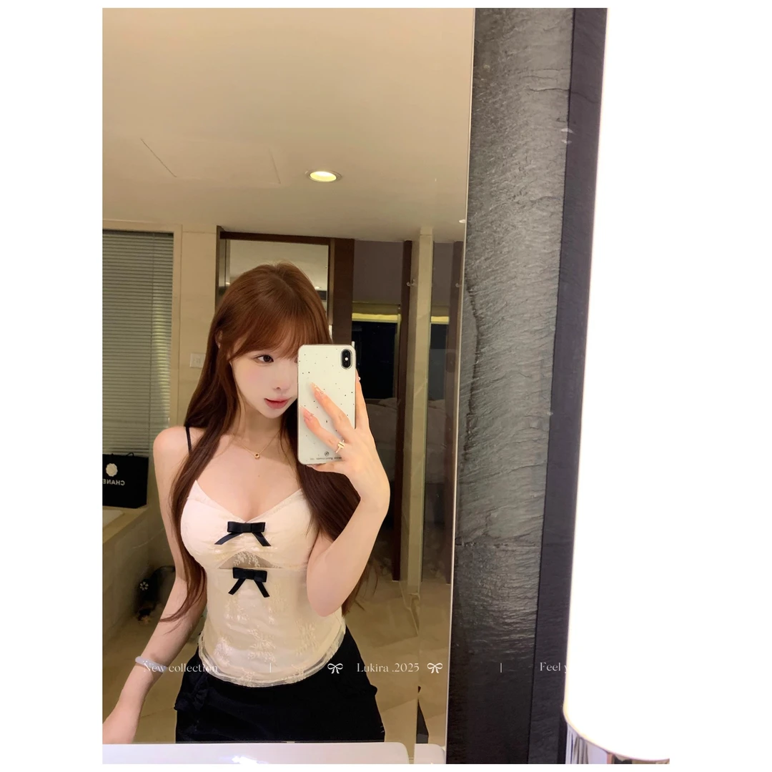 Lukira【糖心蜜语】V领镂空蝴蝶结吊带女秋季纯欲风内搭修身上衣
