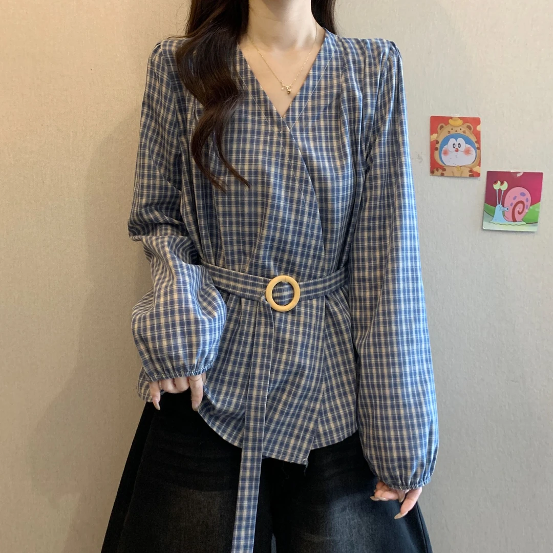大码遮肚子腰带格子V领长袖衬衫女春秋胖MM显瘦百搭洋气收腰上衣