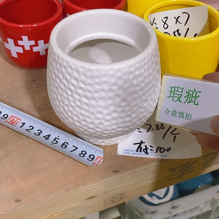 摆件多肉瑕疵盆有孔。