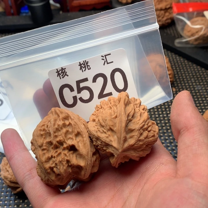 文玩核桃吊坠靠山王