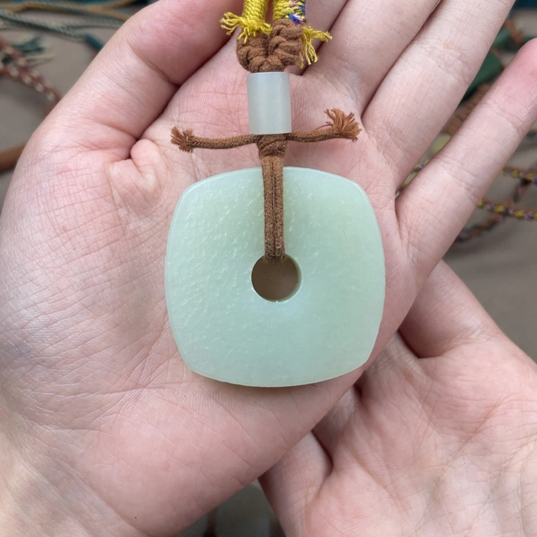 玉***司和田玉未镶嵌颈饰