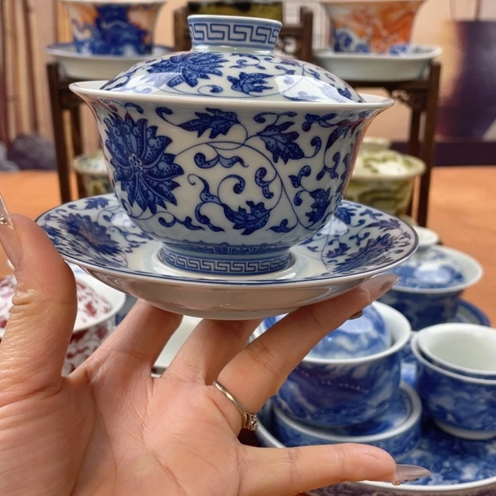摆件陶青花缠枝莲元宝盖碗