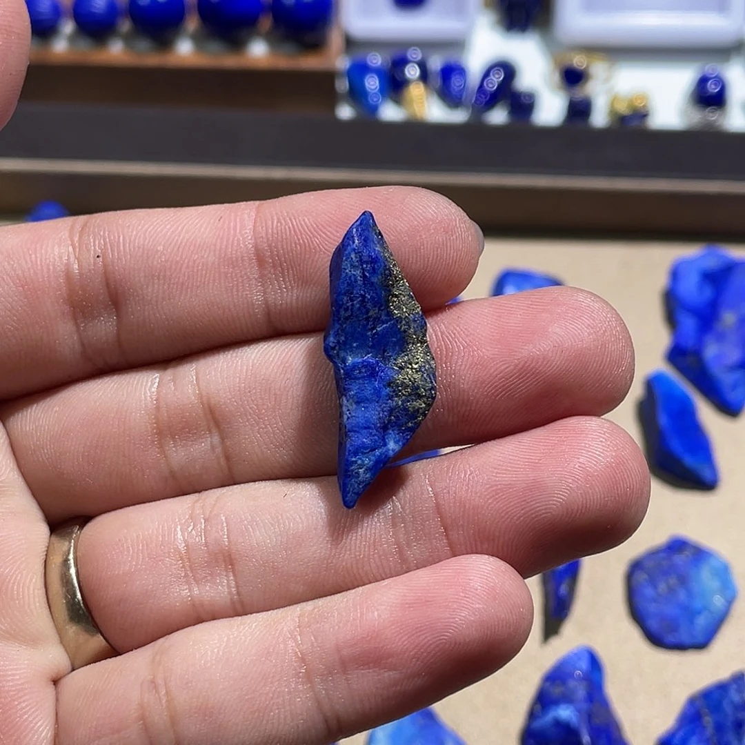 郭***翼青金石未镶嵌原石