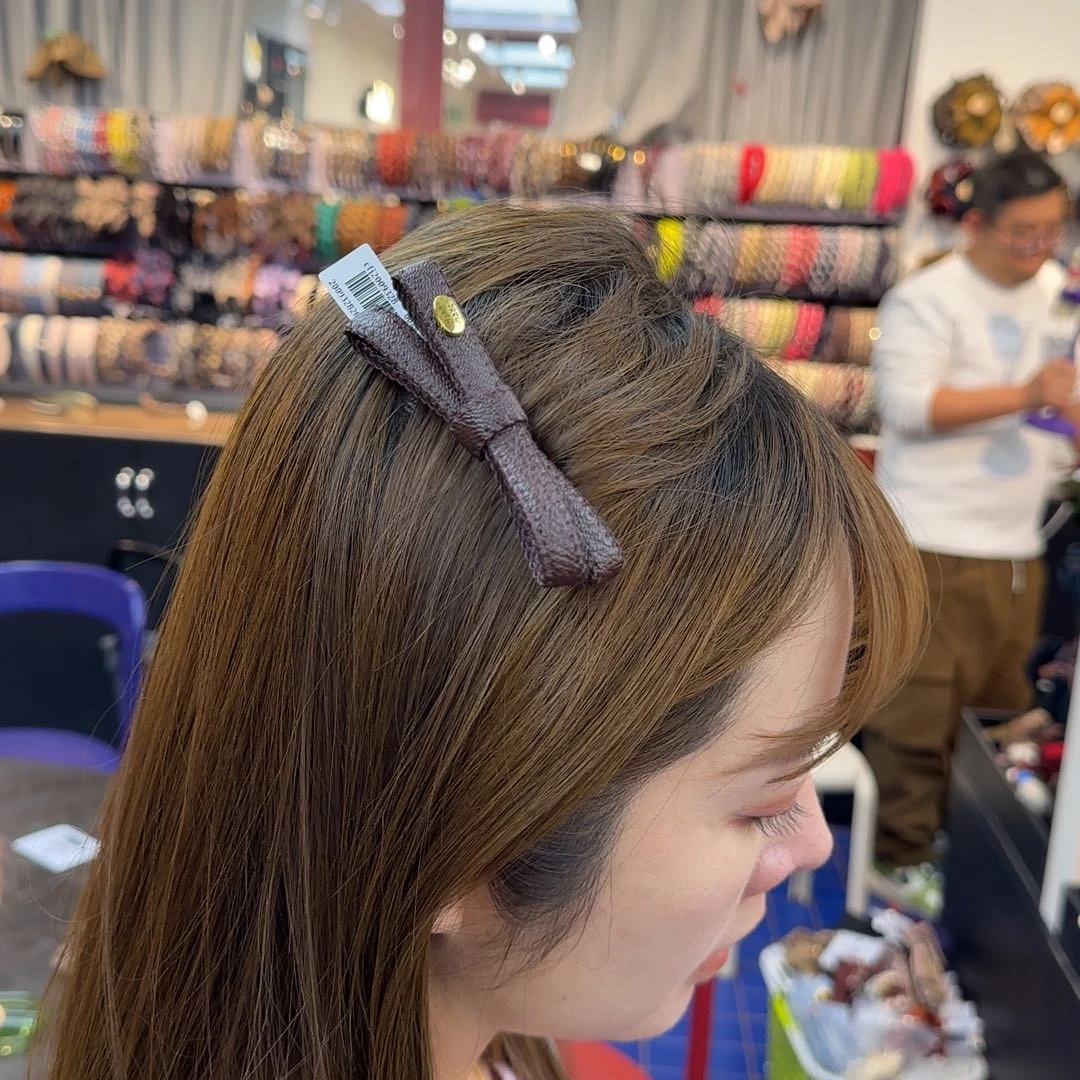 布艺铁合金咖色插梳