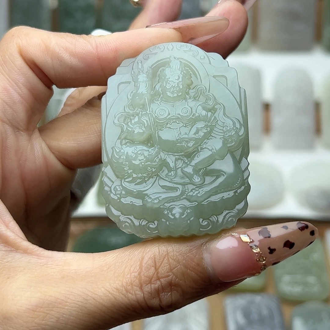 美***居和田玉未镶嵌颈饰