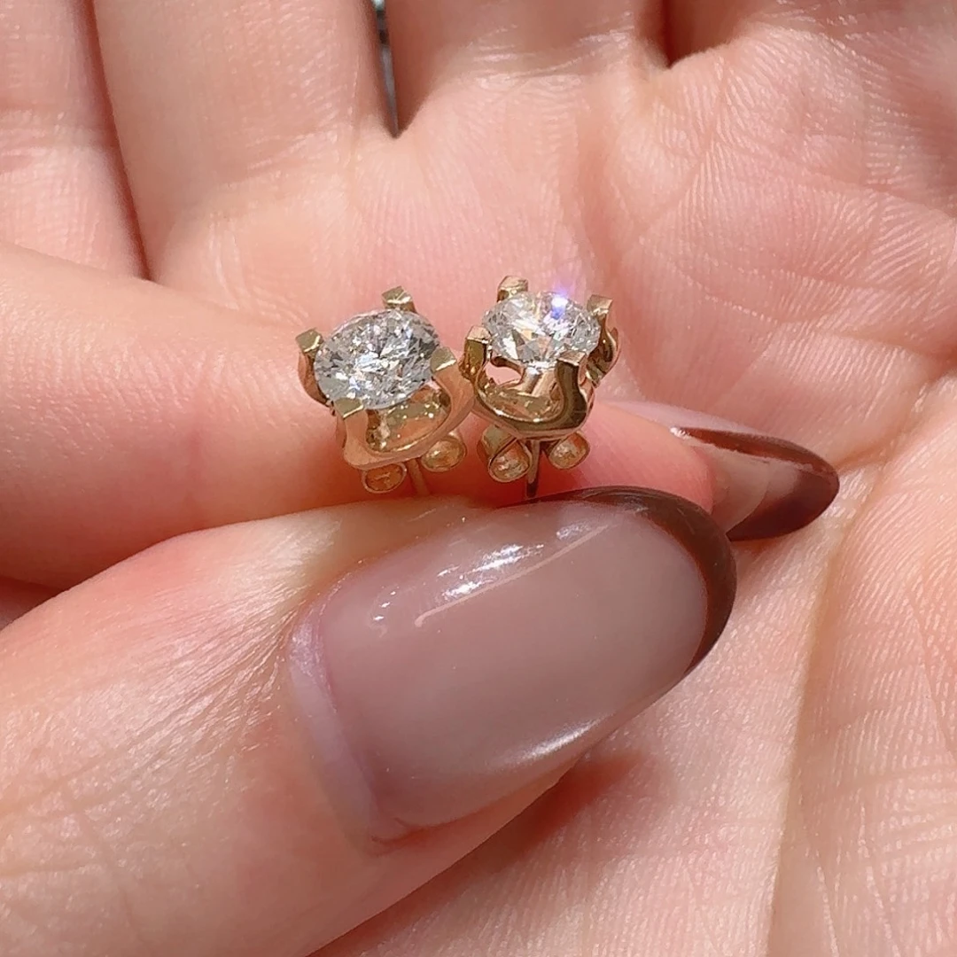 实验室培育钻石18K金镶嵌耳饰黄白都有现货 单颗50分牛头重金耳钉