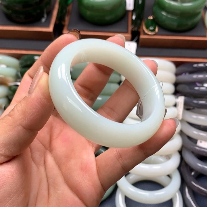 【闪购商品】未镶嵌手镯和田玉