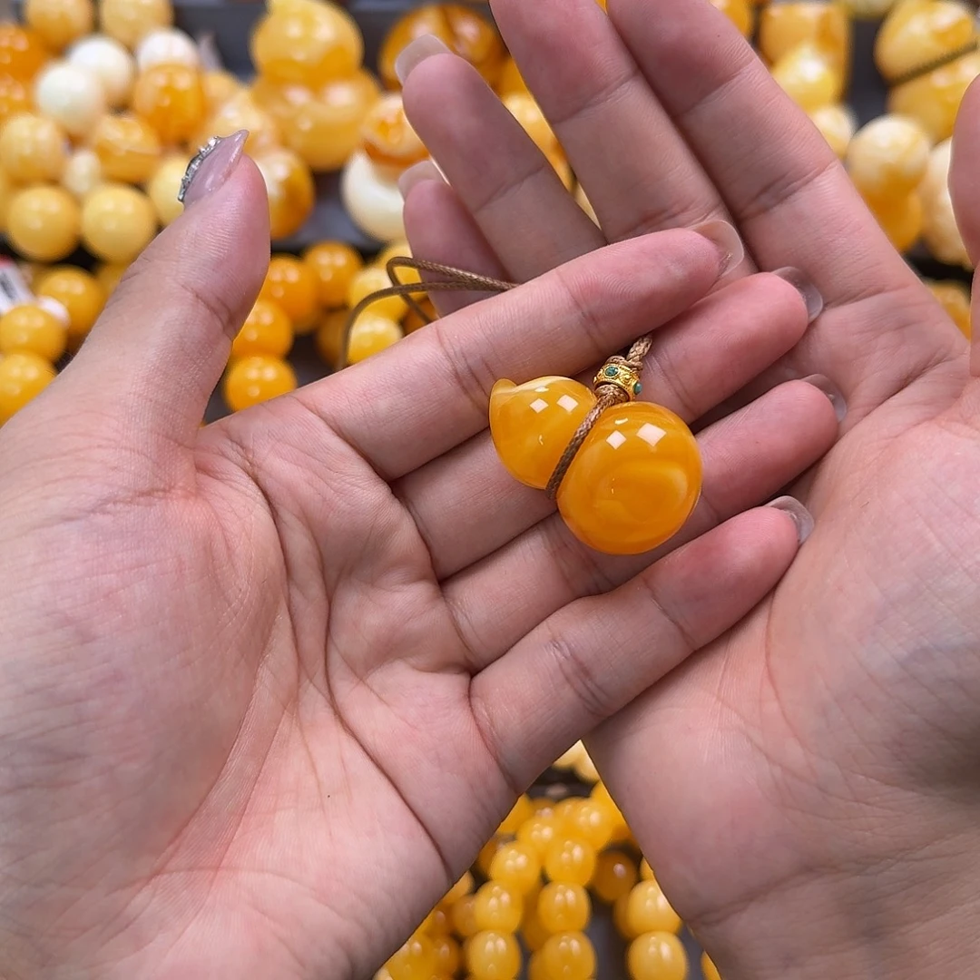 蜜蜡未镶嵌珠宝奇石