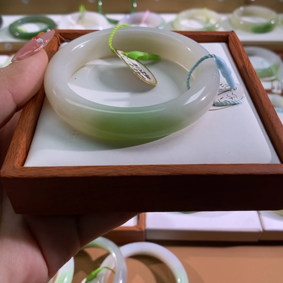 【闪购商品】和田玉（翠青玉）手镯未镶嵌翠白手镯