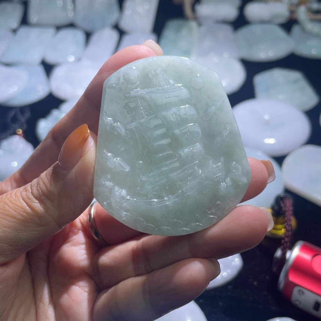 翡翠未镶嵌颈饰一帆风顺