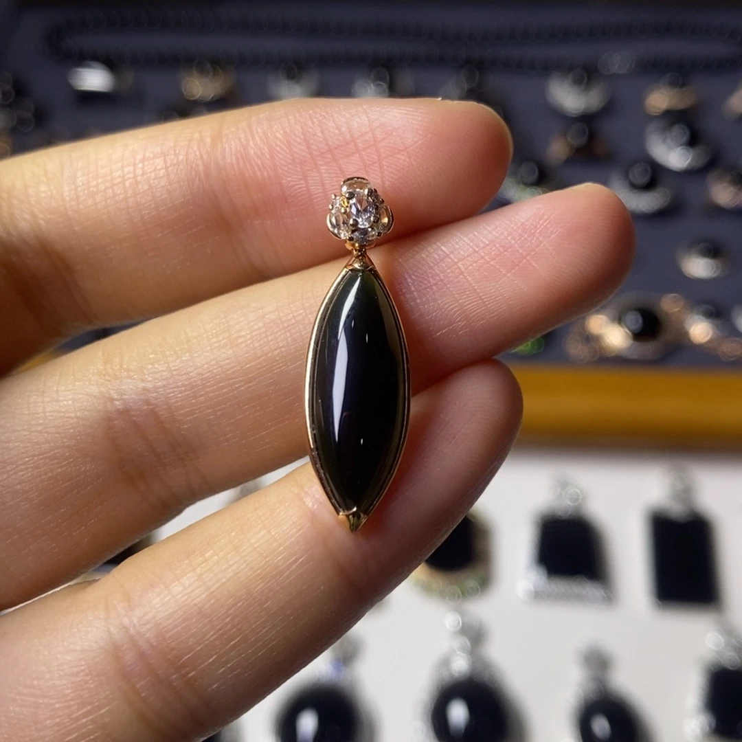 颈饰18K金镶嵌翡翠马眼吊坠