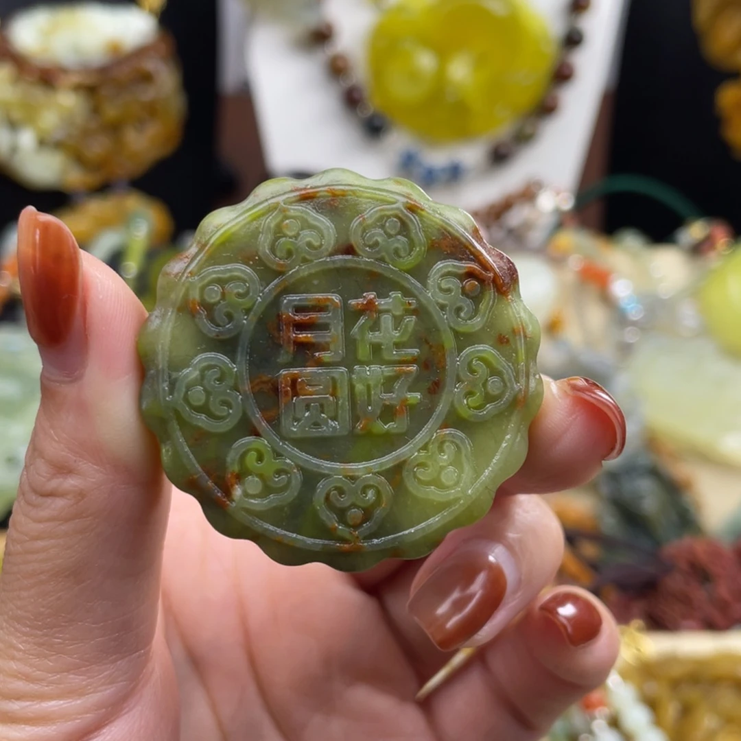 未镶嵌蛇纹石玉颈饰