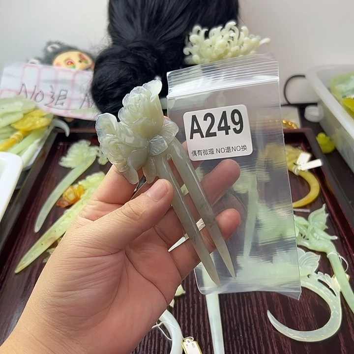 延***慧蛇纹石玉合金发饰